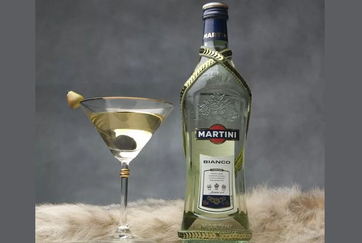 Напиток алкогольный Мартини белый (белый)
