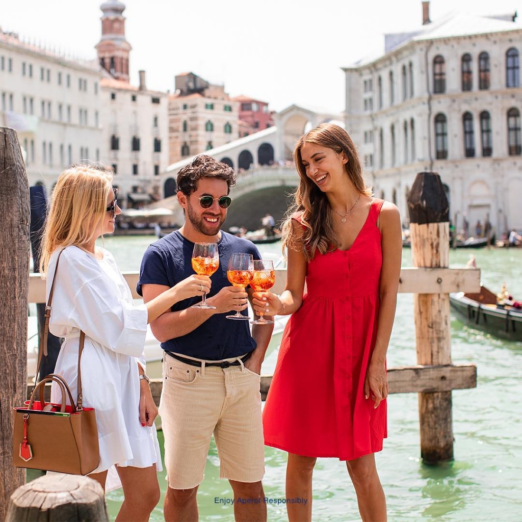 aperolspritzofficial_43913483_571516046619482_7302782533557265095_n