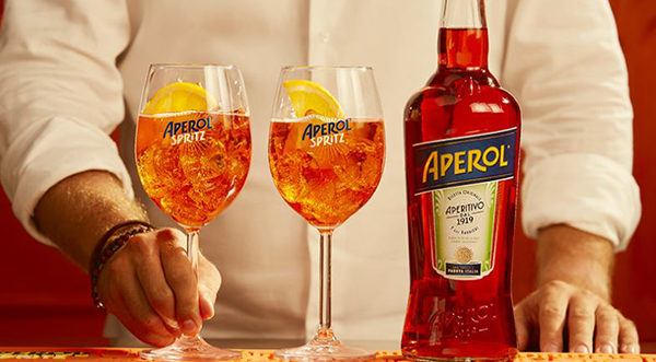 Откройте для себя коктейль из шприцев Aperol.