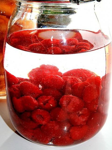Настойка малины на водке в домашних условиях - простой рецепт из свежих ягод