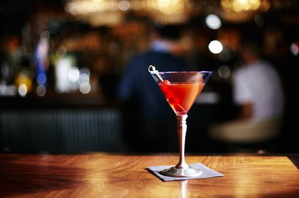 Манхэттенский коктейль. Классический алкогольный рецепт с виски, вермутом, бурбоном, крепость, безалкогольный